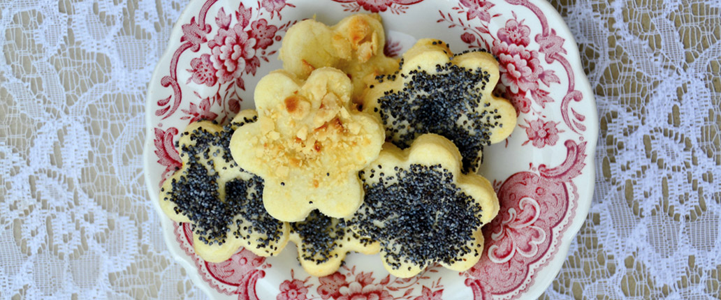 Taleggio PDO Canestrelli with Piedmont hazelnuts PGI and poppy seeds
