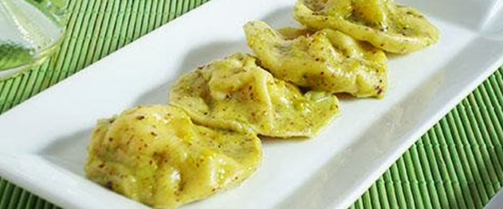 Tortelli di patate e Taleggio D.O.P. con pesto di pistacchi