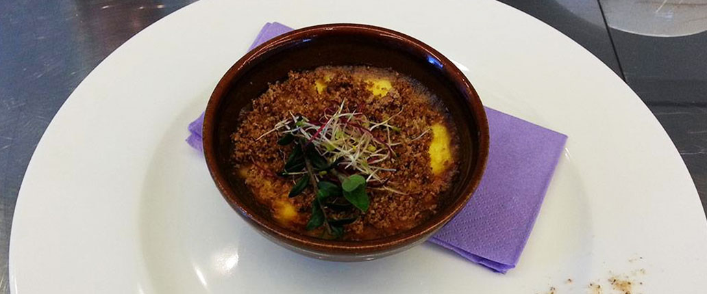 Crème brûlée al Bra tenero con crumble di nocciole