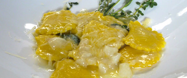 Ravioli di pere e Provolone Valpadana D.O.P. dolce con Provolone Valpadana D.O.P. piccante 