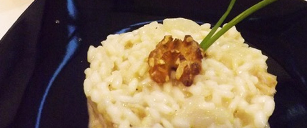 Risotto con pere e noci mantecato al Taleggio D.O.P.