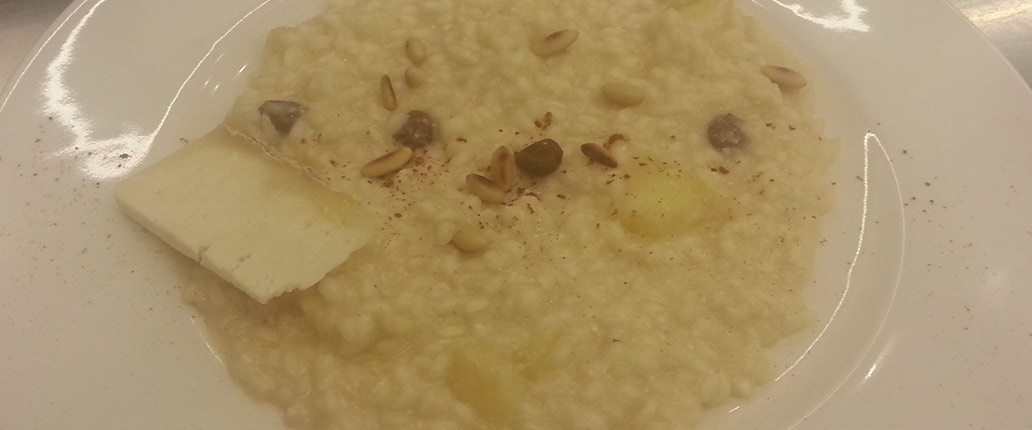 Risotto con mele, uvetta, pinoli e Salva Cremasco D.O.P.