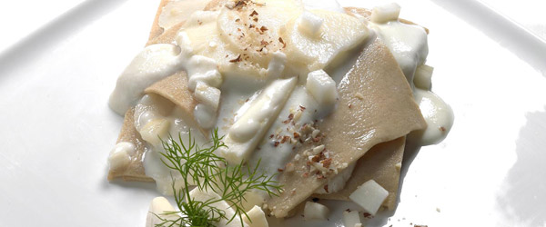 Lasagnetta di pasta alle castagne con crema di Taleggio D.O.P. e pere