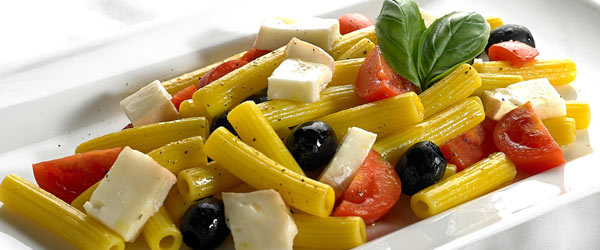 Pasta fredda allo zafferano con Taleggio D.O.P. pomodorino olive nere e basilico
