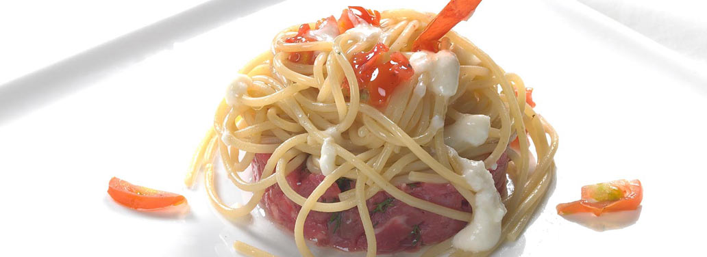 Spaghetti grezzi tartare di vitellone e Taleggio D.O.P. in gocce