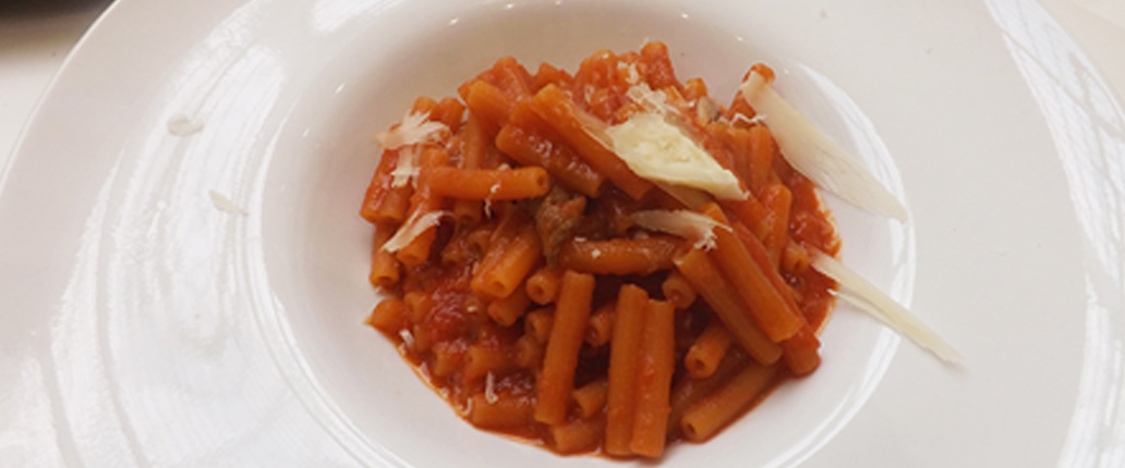 Sedanini di lenticchie rosse in salsa abruzzese e Provolone Valpadana D.O.P. piccante