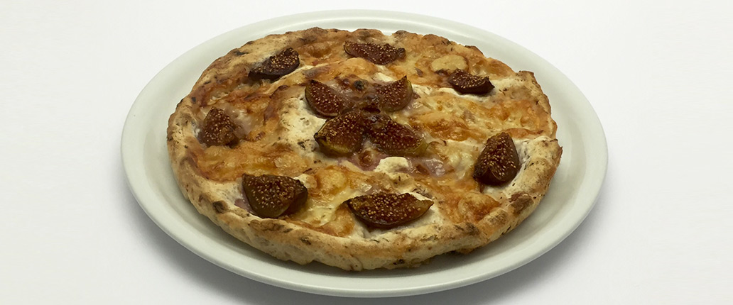 Pizza senza glutine con fichi, crudo e Taleggio D.O.P.